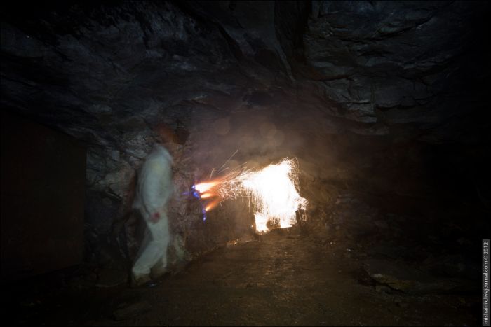 Новый Год в заброшенной шахте (35 фото)