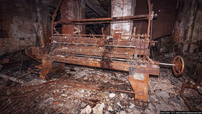 Сгоревшая фабрика текстиля (47 фото)