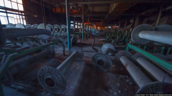Сгоревшая фабрика текстиля (47 фото)
