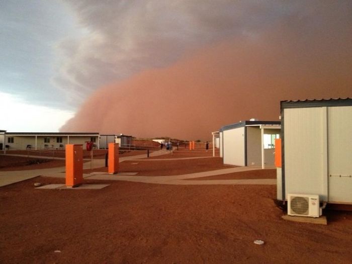 Удивительная пыльная буря в Австралии (10 фото)