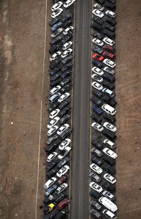 Автомобили, которые пострадали от урагана Сэнди в США (9 фото)
