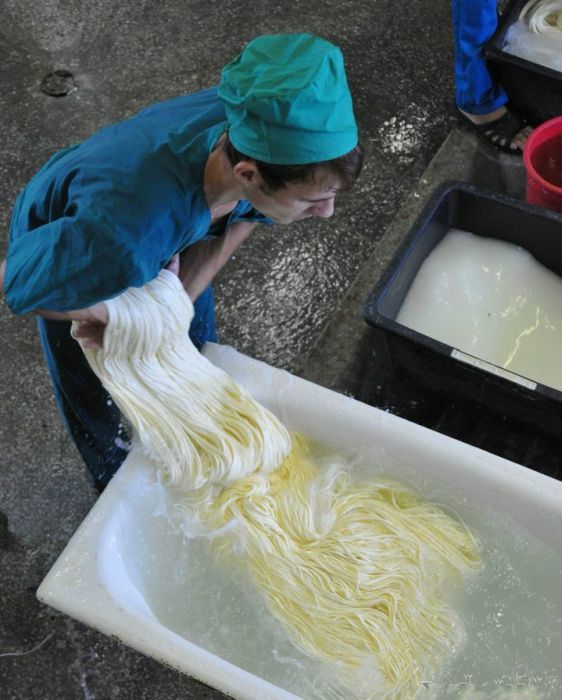 Как производится сыр сулугуни (18 фото)