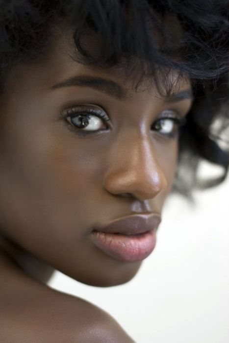 Привлекательные темнокожие девушки (50 фото)
