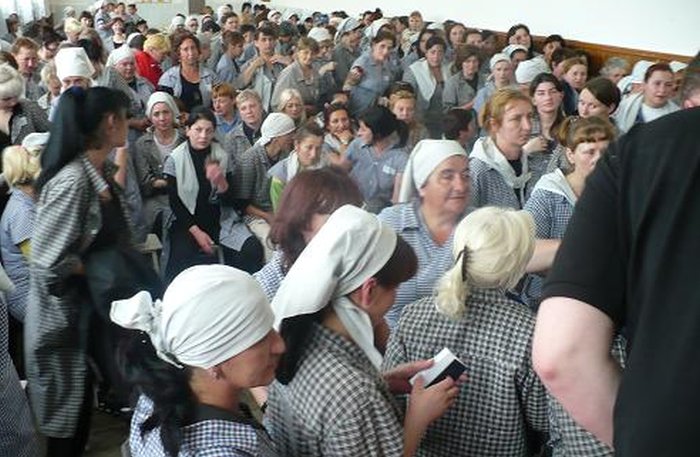 Заключенные женской колонии начали бунт из-за шампуня (4 фото + видео)
