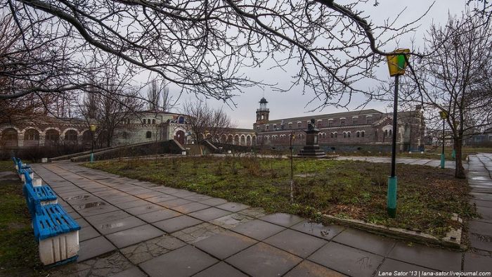 Заброшенный санаторий "Куяльник" под Одессой (51 фото)