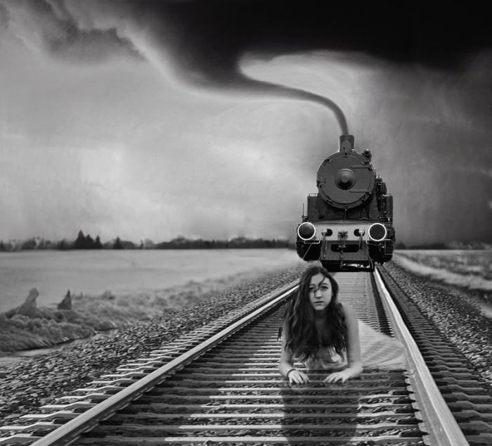 Фотожаба "Девушка и шторм" (49 фото)