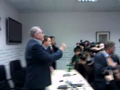 Жириновский на пресс-конференции (2.9 мб)