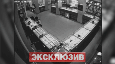 Ограбление ювелирного салона в Петербурге (2 фото + видео)