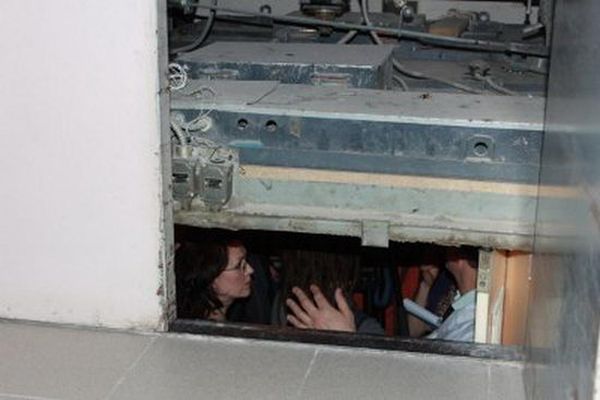 Министр здравоохранения Коми Ярослав Бордюг застрял в лифте РБД (4 фото)