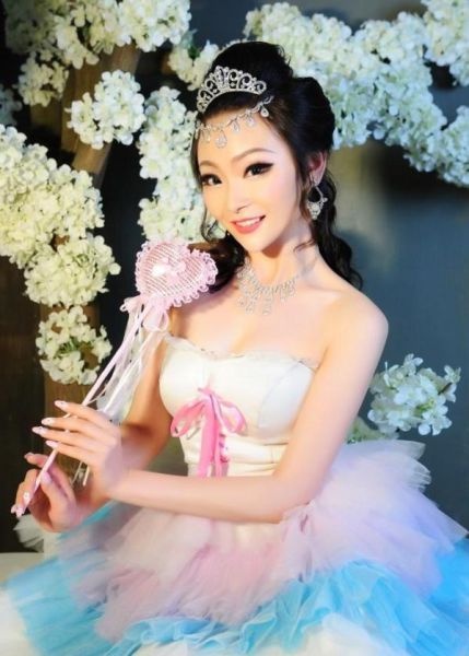 Девушка "живая кукла" из Китая (40 фото)