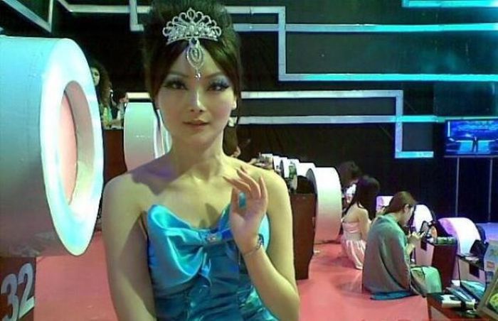 Девушка "живая кукла" из Китая (40 фото)