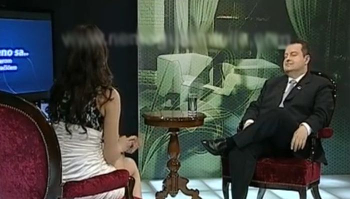 Телеведущая без трусов пошутила над сербским премьер-министром (7 фото + видео)