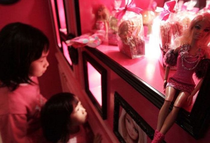 Ресторан для любителей куклы Барби (24 фото)