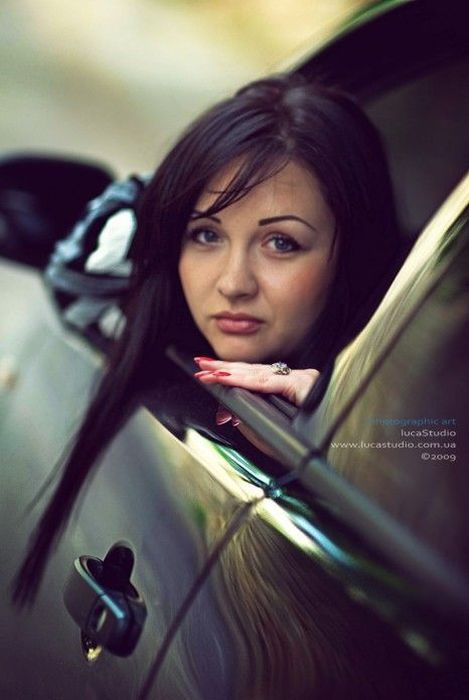 Обнаженные девушки и шикарные автомобили (75 фото)