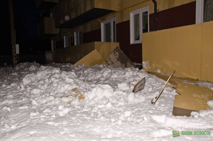 В квартирах, подаренных ветеранам, обрушились балконы (13 фото)
