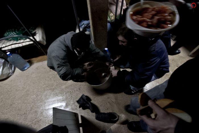 Как живется бездомным в приюте (20 фото)