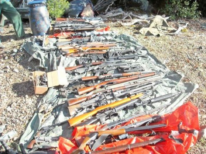 Полиция обнаружила впечатляющую заначку с наворованным добром (8 фото) Полиция обнаружила впечатляющую заначку с наворованным добром (8 фото)