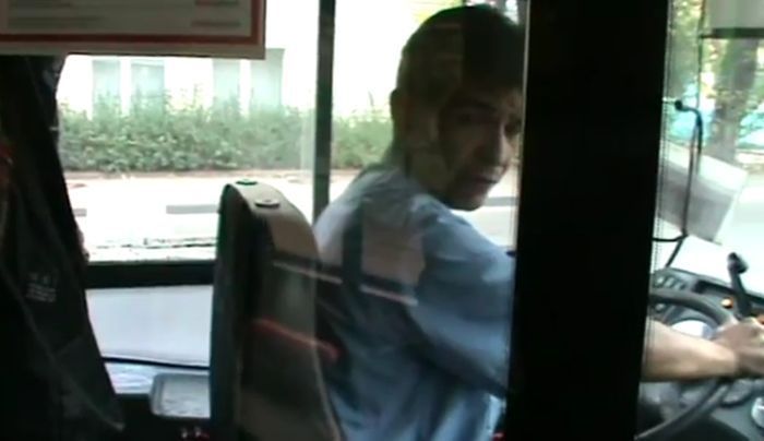 Как наказать наглых водителей общественного транспорта (3 фото + видео)