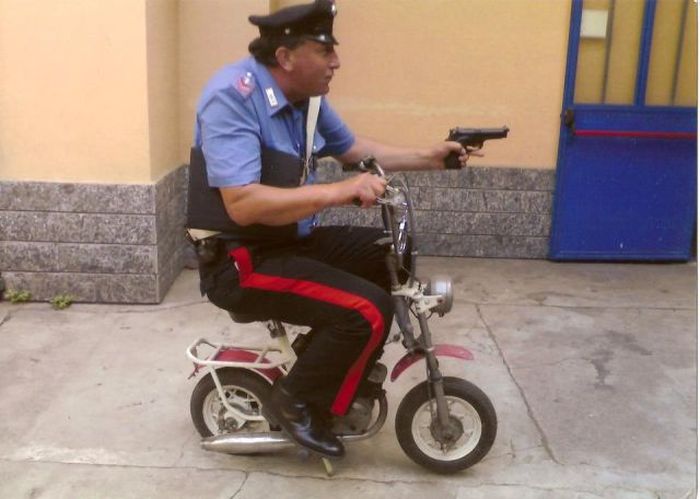 Веселые полицейские с чувством юмора (31 фото)
