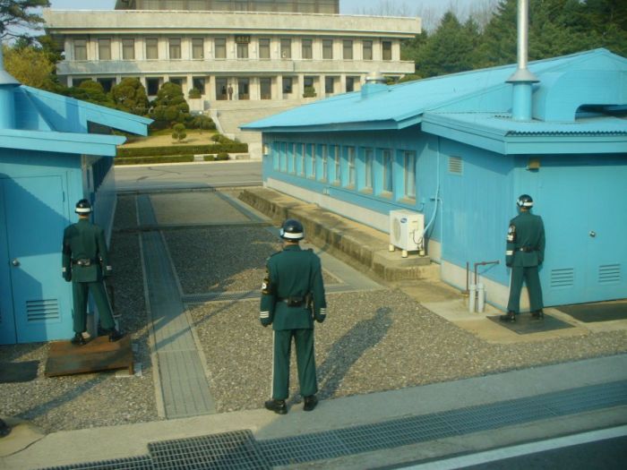 Граница между Северной и Южной Кореей - самая напряженная граница (22 фото)