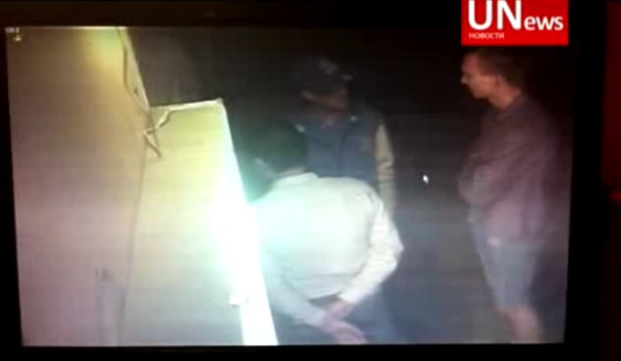 Гастарбайтеров избили за оскорбление девушки (1 фото + видео)