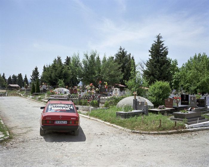 Албанский диктатор и его параноидальная страсть (15 фото)
