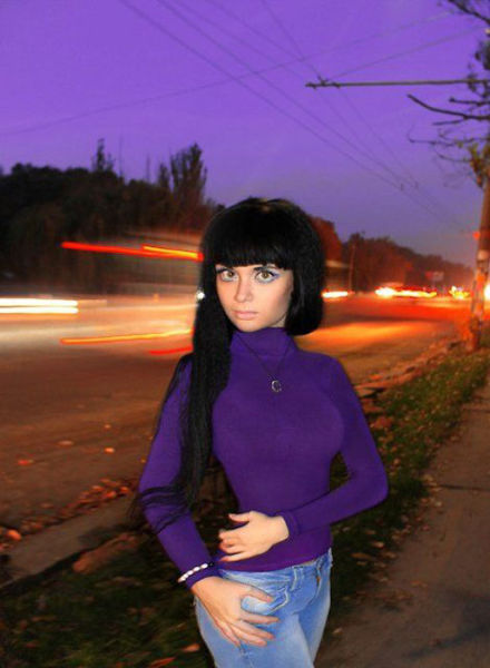 Очередная "живая Барби" из Украины (17 фото)