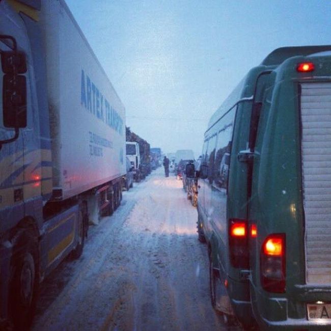 Охлобыстин провел ночь на морозе в жуткой пробке под Минском (6 фото)