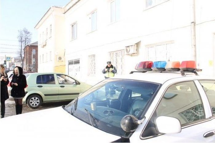 Автомобиль полиции США в Туле (7 фото)