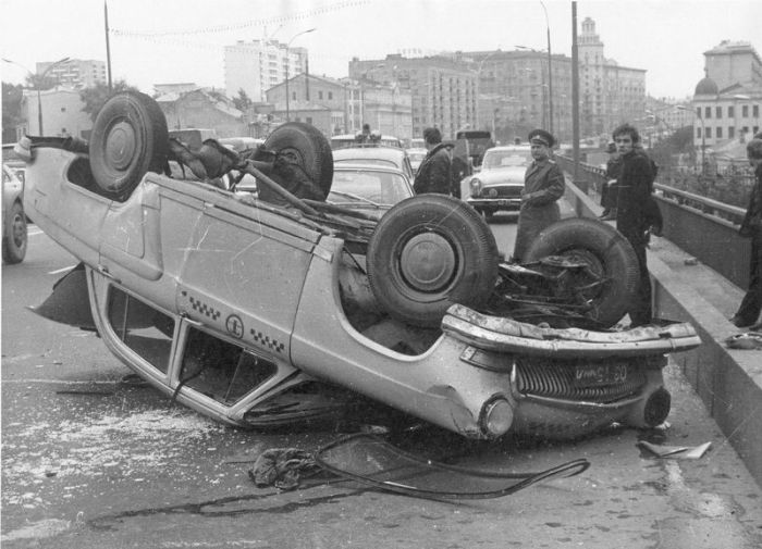 Подборка фотоснимков ДТП во времена Советского Союза (42 фото)