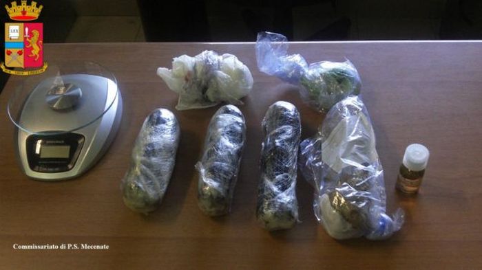 Жестокая контрабанда наркотиков (5 фото)