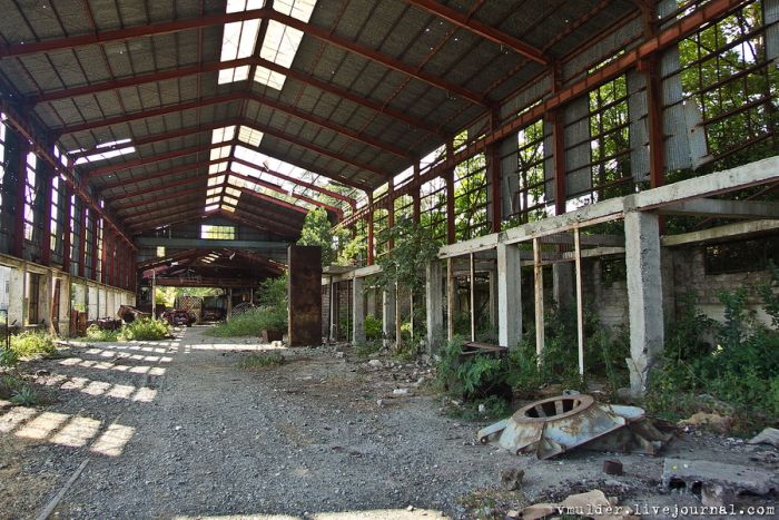 Заброшенный рай для сталкеров в Абхазии (47 фото) Заброшенный рай для сталкеров в Абхазии (47 фото)