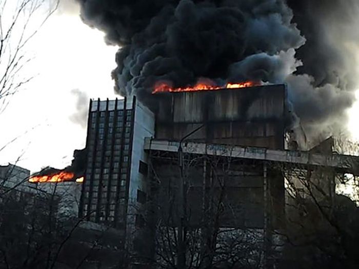 Мощный взрыв и пожар Углегорской ТЭС (5 фото + 3 видео)