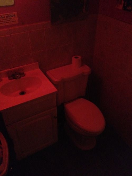 Общественные туалеты Нью Йорка не сильно отличаются от наших (60 фото)