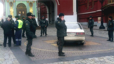 Водителя, заехавшего на Красную площадь, забрали в психушку (2 фото + видео)