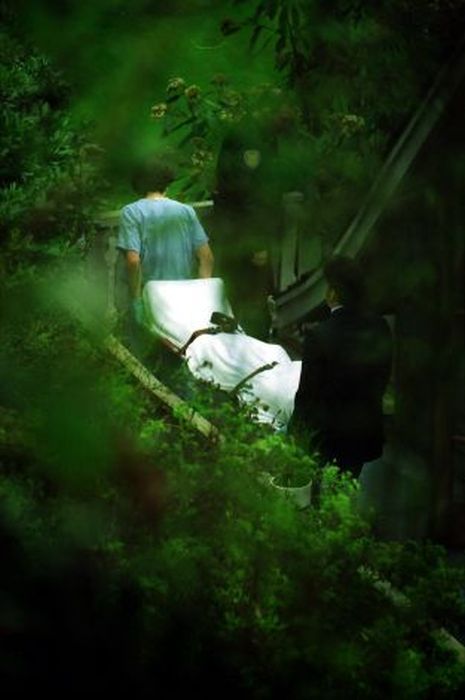 Фотографии, сделанные на месте убийства Курта Кобейна (24 фото)