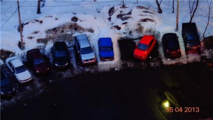 Семейная парковка или наглость высшей степени (4 фото)