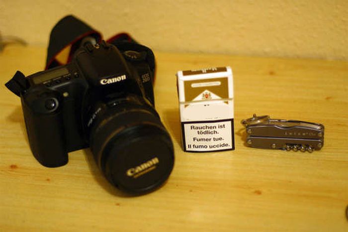 Светорассеиватель для вспышки фотоаппарата из пачки сигарет (5 фото)