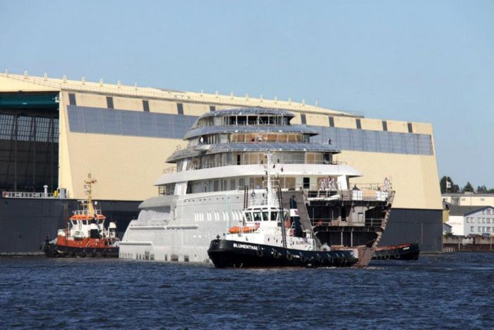 Новая яхта Azzam передвинула яхту Абрамовича на второе место (23 фото)