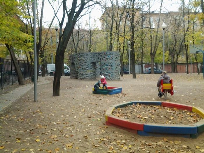 Детская площадка научит детей "неотъемлемой части" русского языка (25 фото)