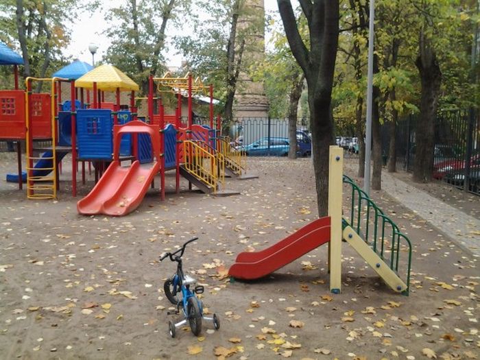 Детская площадка научит детей "неотъемлемой части" русского языка (25 фото)