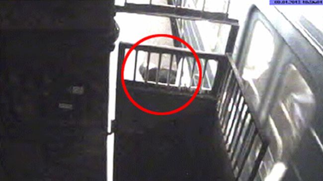 В метро погиб мужчина, решивший прогуляться по тоннелю (1 гифка + видео)