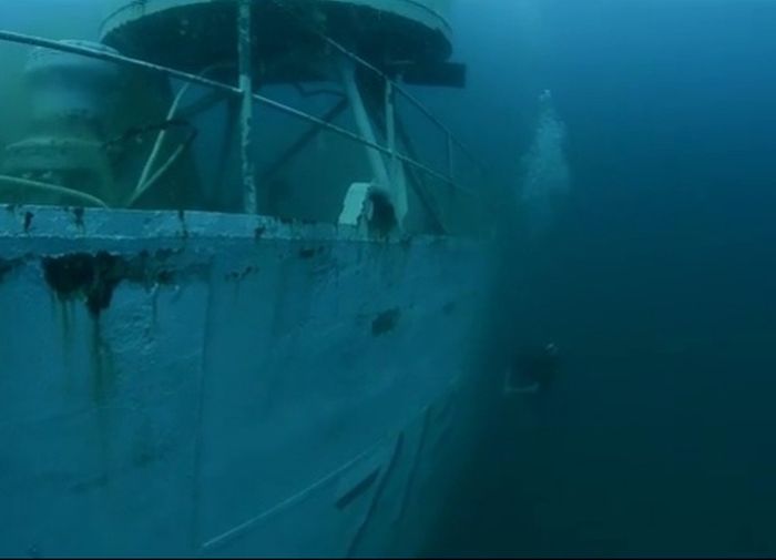 Погружение к американскому затонувшему кораблю (42 фото)