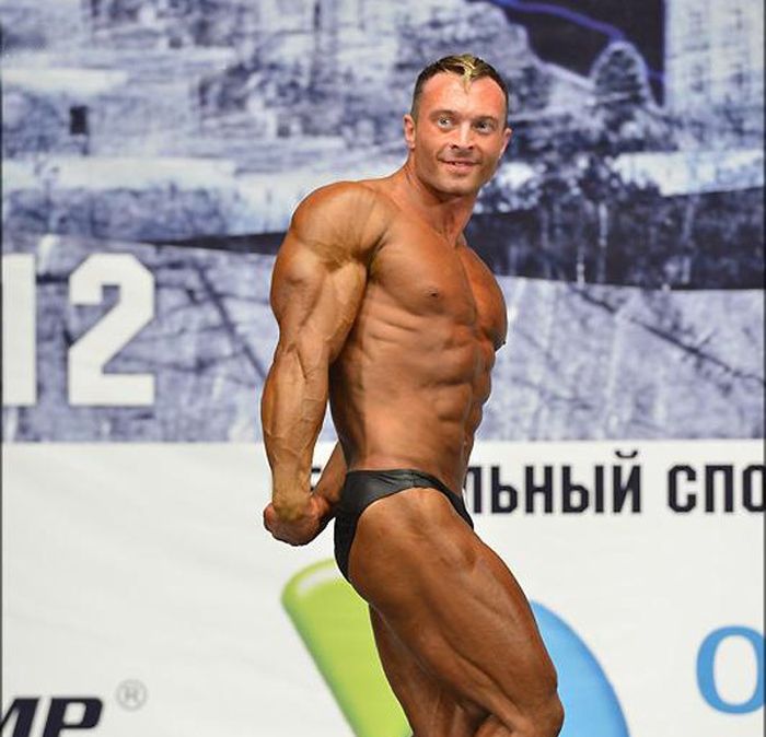 Бодибилдер Влад Ломачевский набросился на женщину-пешехода? (11 фото + 2 видео) Бодибилдер Влад Ломачевский набросился на женщину-пешехода? (11 фото + 2 видео)