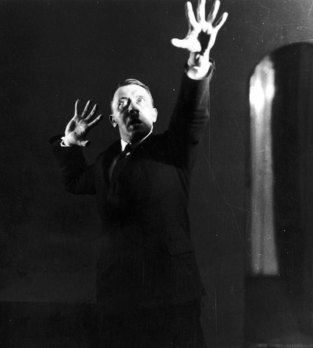 Подготовка Адольфа Гитлера к публичным выступлениям (12 фото)