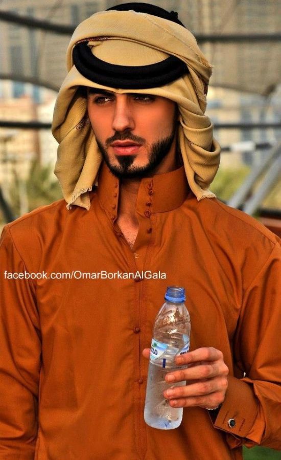 Трех мужчин из ОАЭ депортировали из Саудовской Аравии за красоту (17 фото)