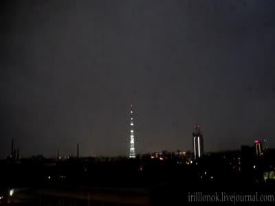 Молния в Санкт-Петербурге попала прямо в телебашню (1.7 мб)