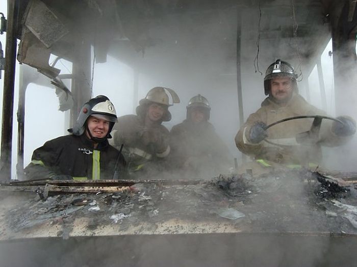 Юморные снимки от пожарных (3 фото)