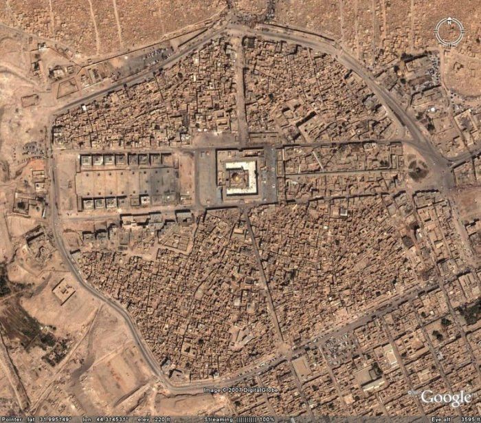 Невероятные размеры кладбища Вади Аль-Салам в Ираке (13 фото)