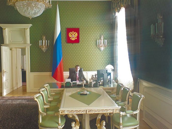 Понты в кабинете президента РФ (2 фото)